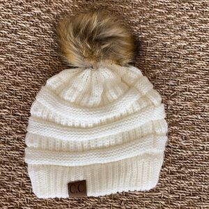 NWT Chunky Knit Hat With Pom Pom